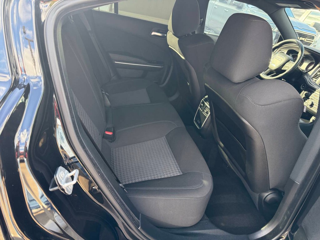 Dodge Charger Vehicle Full-screen Gallery Image 15