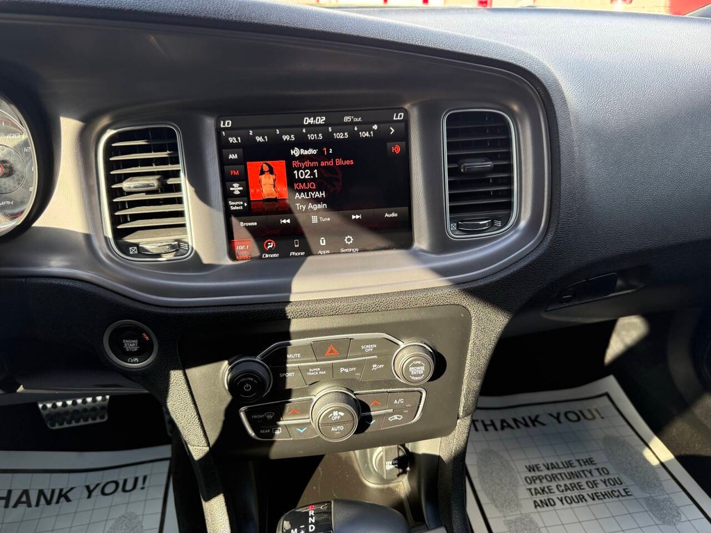 Dodge Charger Vehicle Full-screen Gallery Image 24