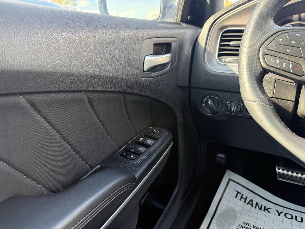 Dodge Charger Vehicle Full-screen Gallery Image 29