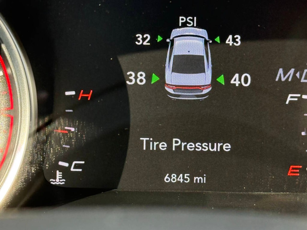 Dodge Charger Vehicle Full-screen Gallery Image 31