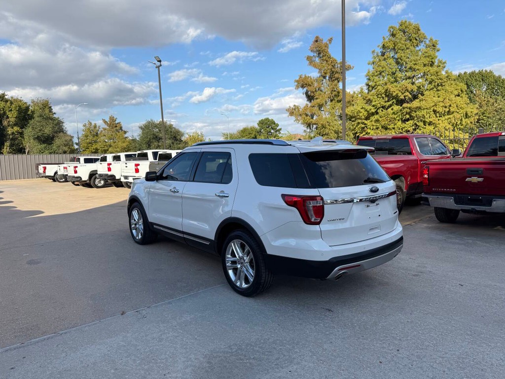 Ford Explorer Vehicle Full-screen Gallery Image 04