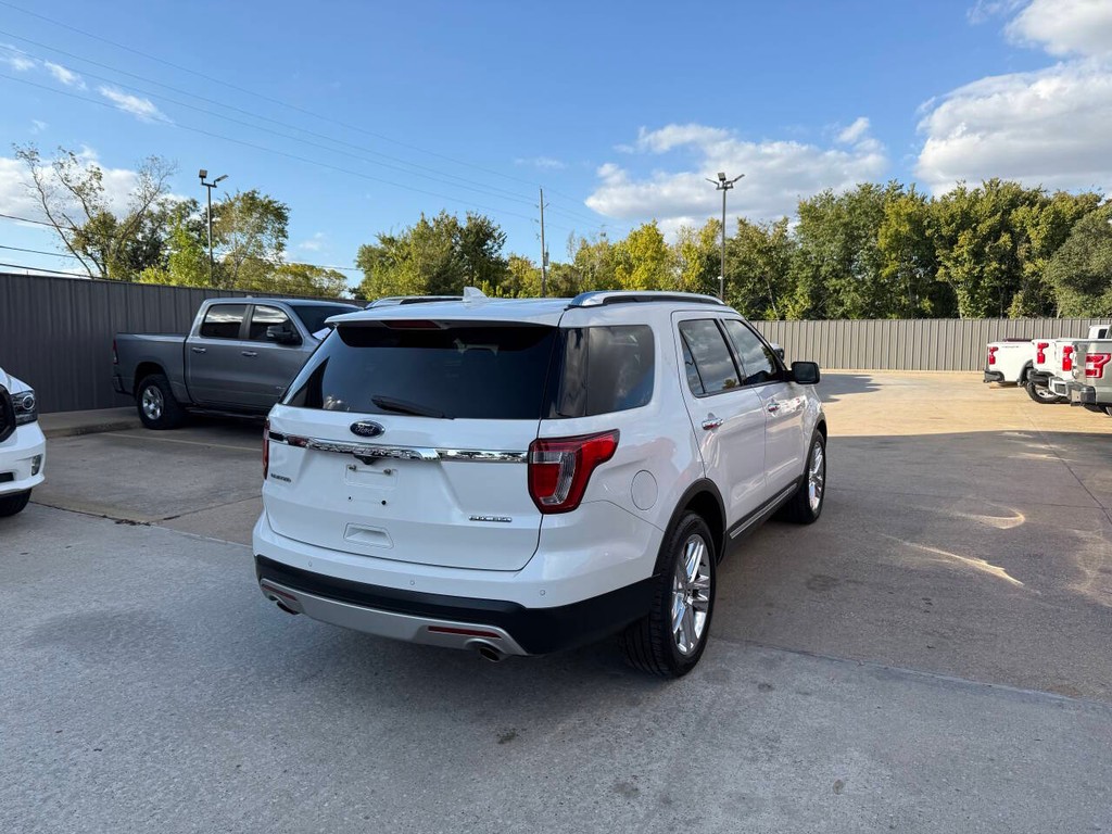 Ford Explorer Vehicle Full-screen Gallery Image 05