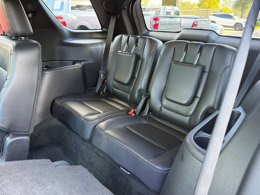 Ford Explorer Vehicle Full-screen Gallery Image 14