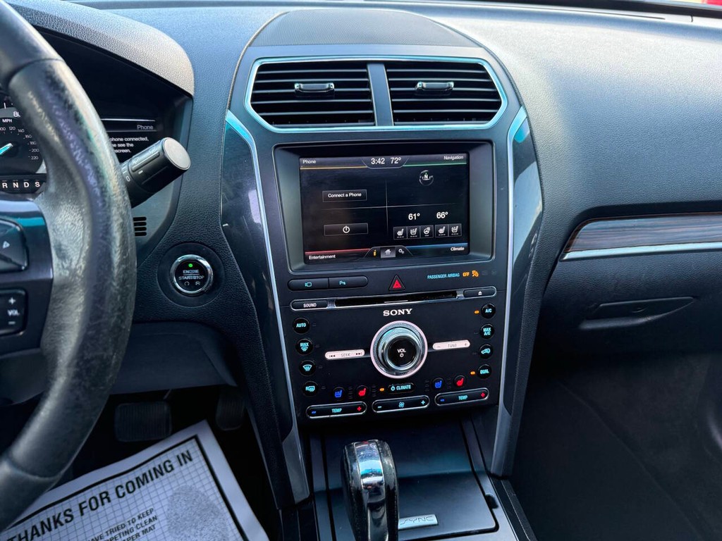 Ford Explorer Vehicle Full-screen Gallery Image 26