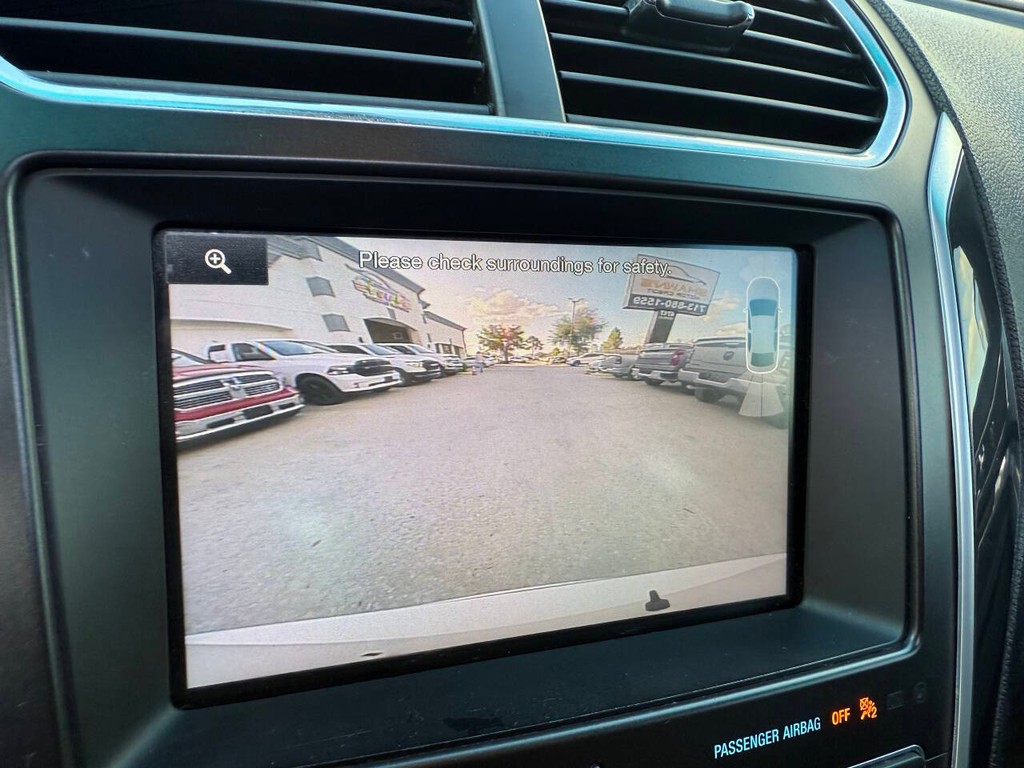 Ford Explorer Vehicle Full-screen Gallery Image 28