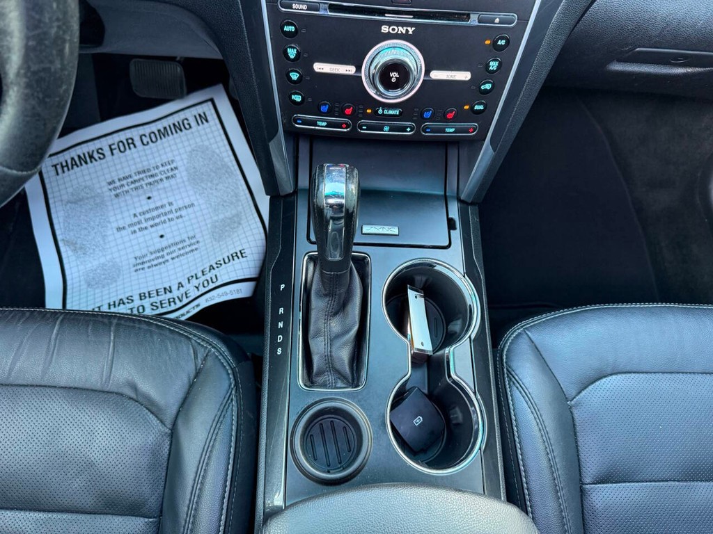 Ford Explorer Vehicle Full-screen Gallery Image 30