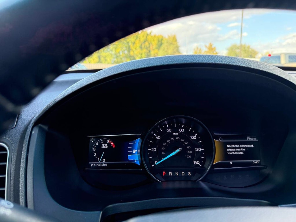 Ford Explorer Vehicle Full-screen Gallery Image 33