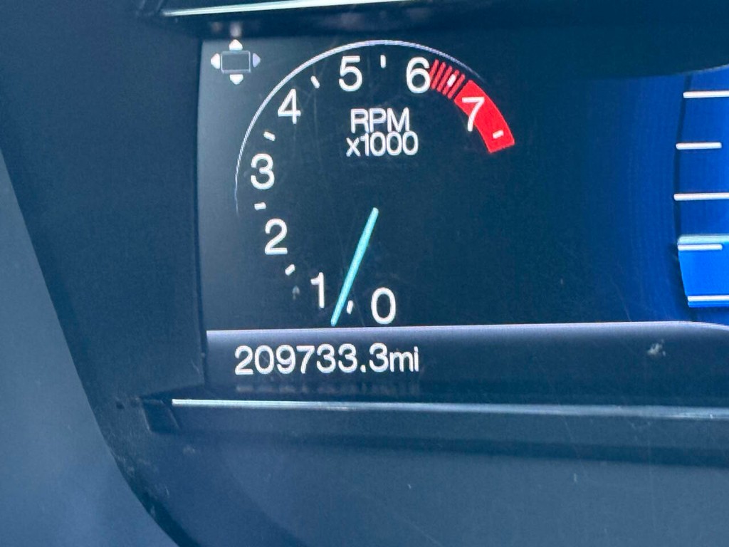 Ford Explorer Vehicle Full-screen Gallery Image 34