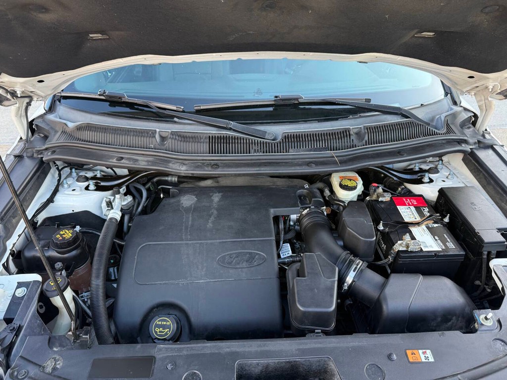 Ford Explorer Vehicle Full-screen Gallery Image 36