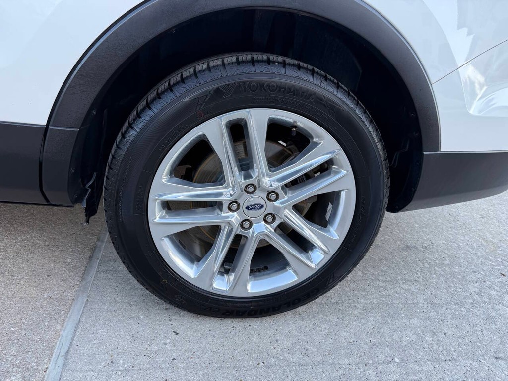 Ford Explorer Vehicle Full-screen Gallery Image 37