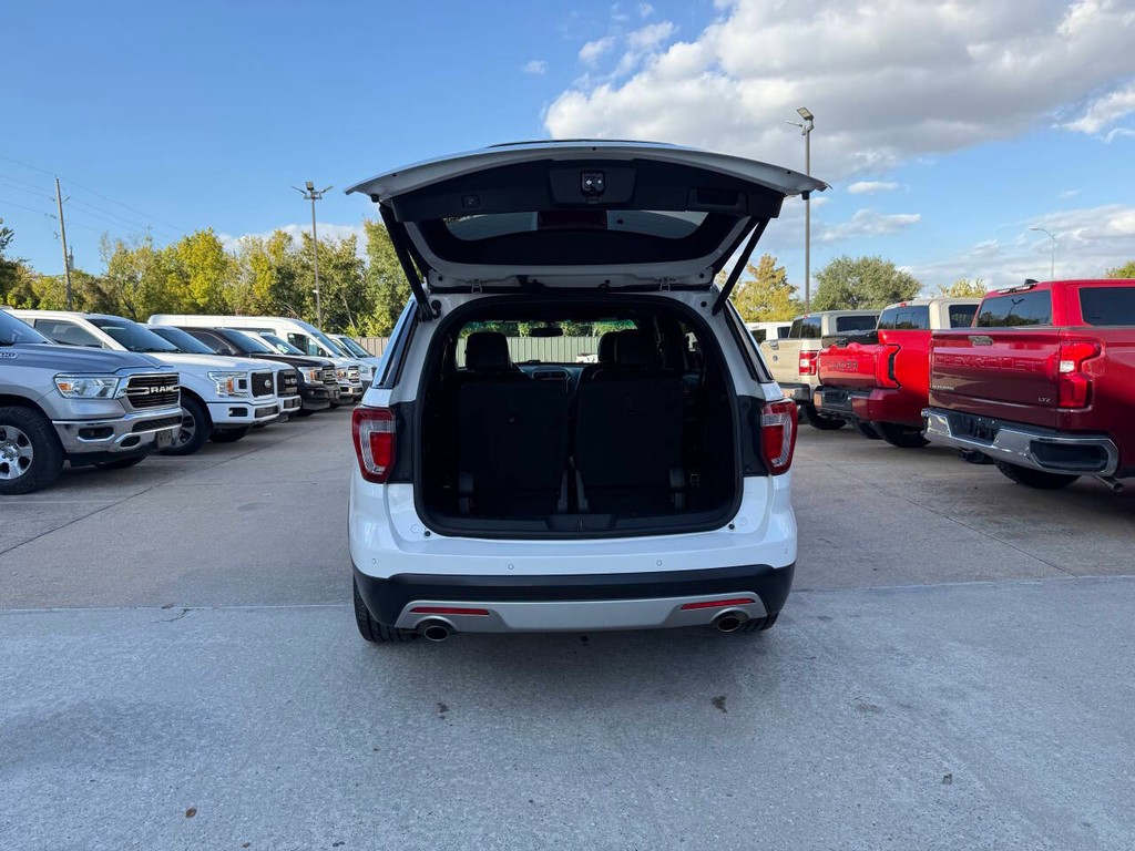 Ford Explorer Vehicle Full-screen Gallery Image 38