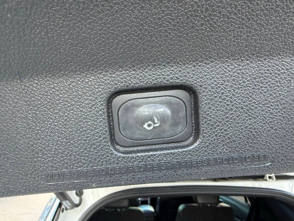 Ford Explorer Vehicle Full-screen Gallery Image 39