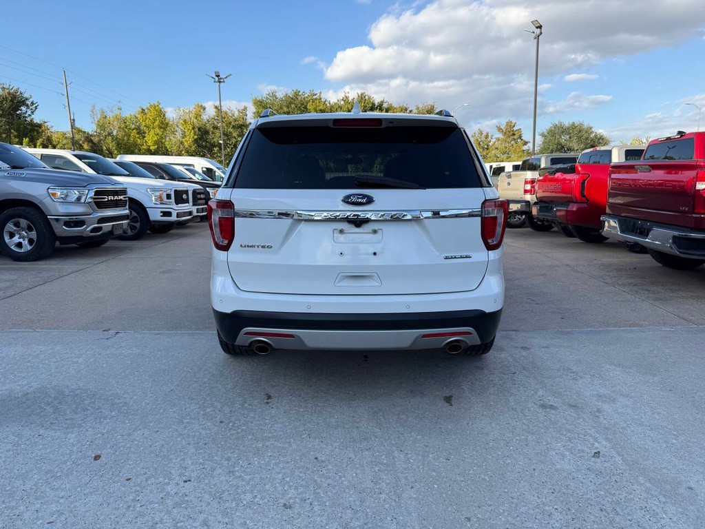 Ford Explorer Vehicle Full-screen Gallery Image 40