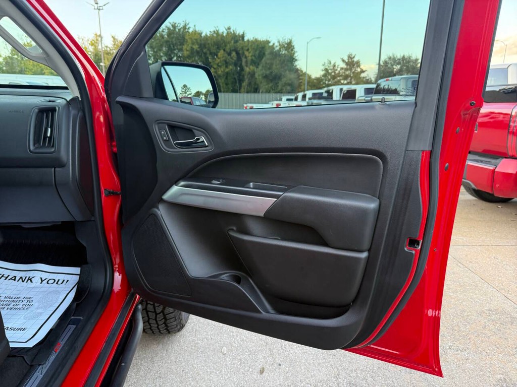 Chevrolet Colorado Vehicle Full-screen Gallery Image 11
