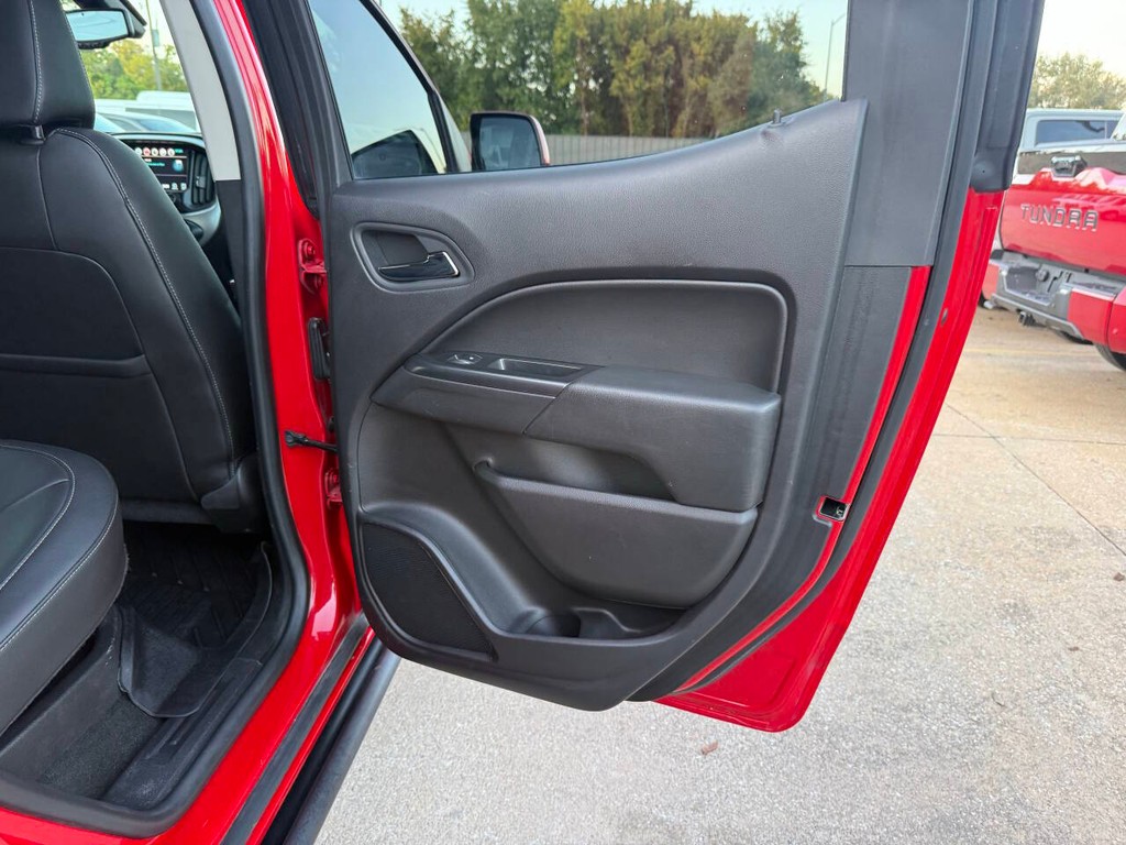 Chevrolet Colorado Vehicle Full-screen Gallery Image 16