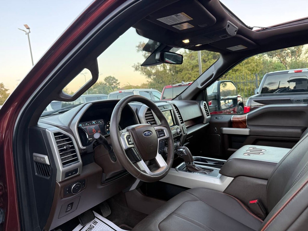 Ford F-150 Vehicle Full-screen Gallery Image 06