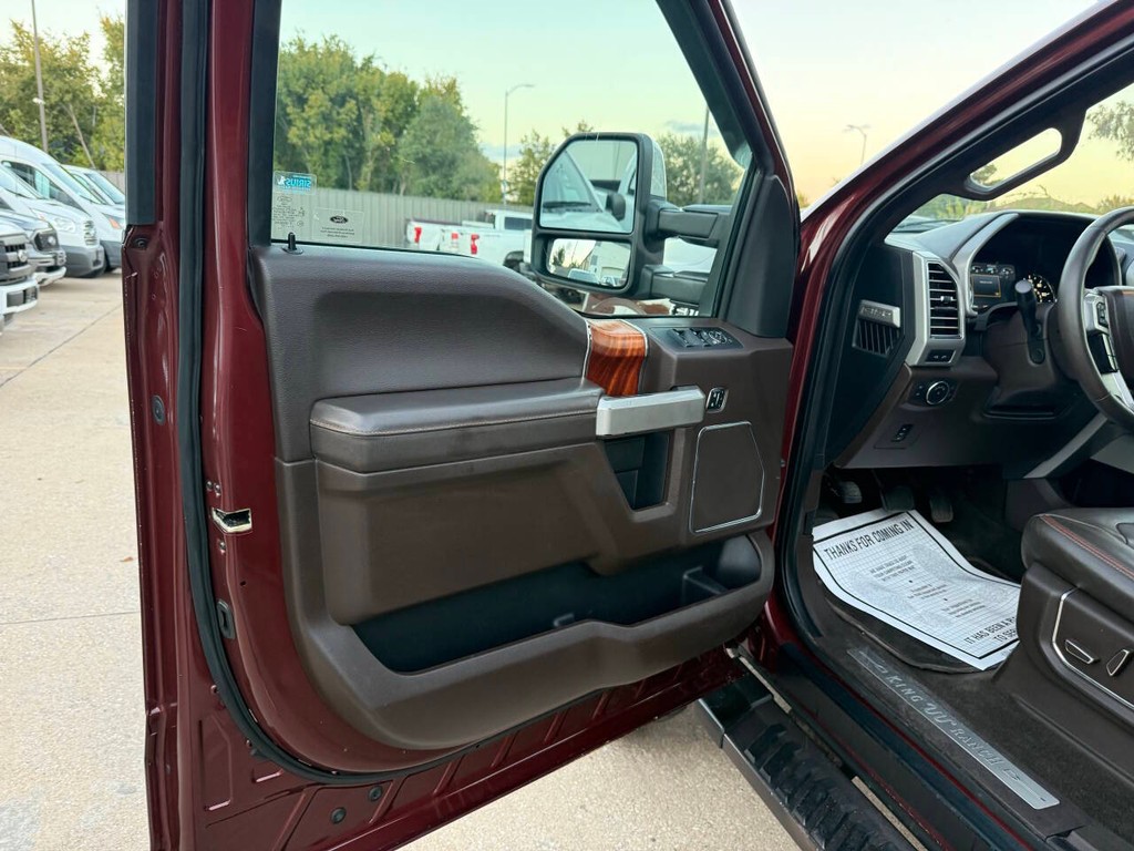 Ford F-150 Vehicle Full-screen Gallery Image 08