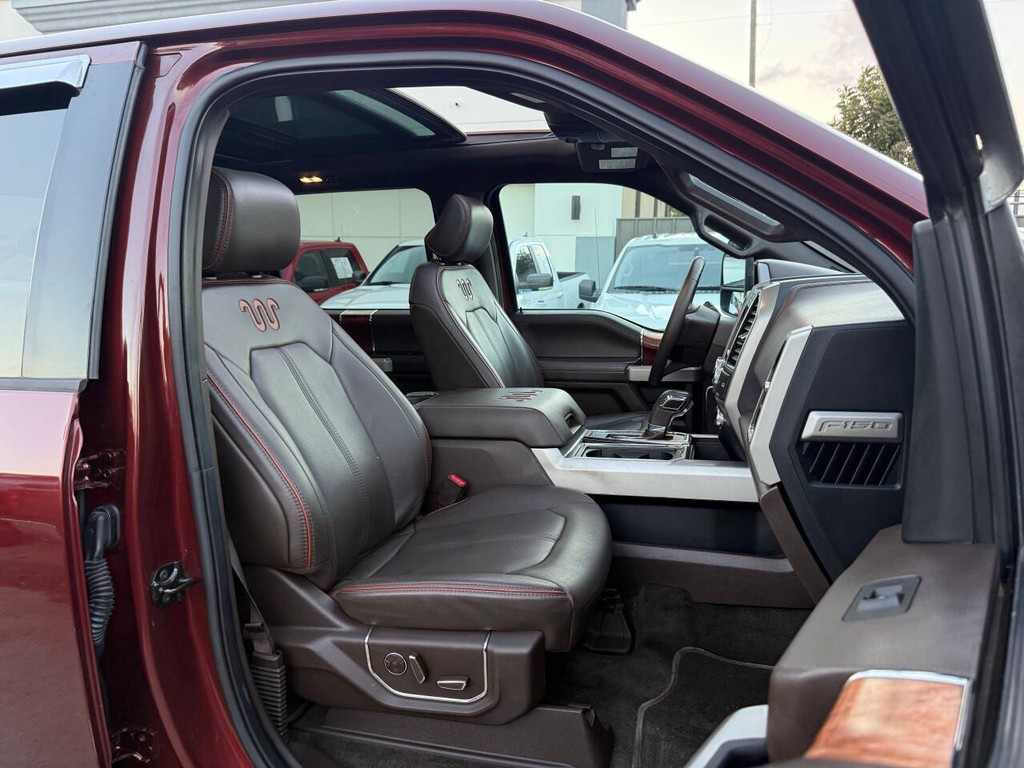 Ford F-150 Vehicle Full-screen Gallery Image 10