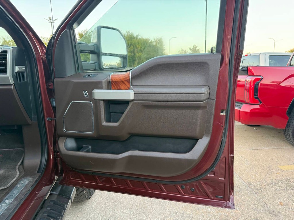 Ford F-150 Vehicle Full-screen Gallery Image 11