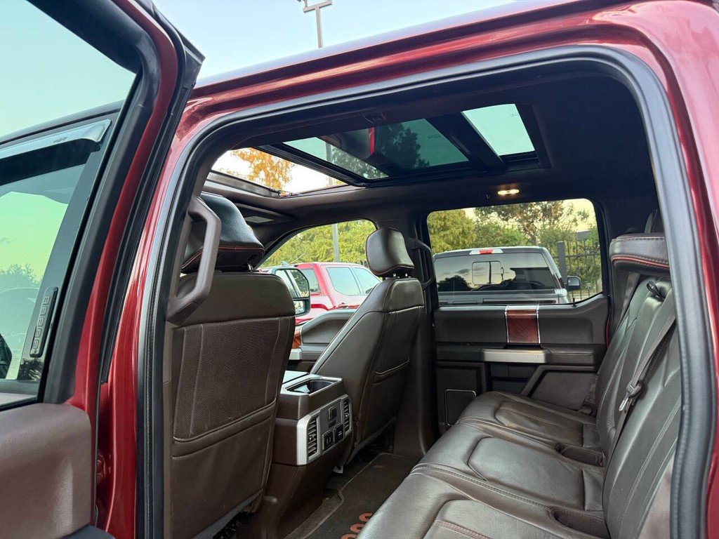 Ford F-150 Vehicle Full-screen Gallery Image 12