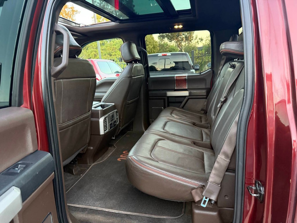 Ford F-150 Vehicle Full-screen Gallery Image 13