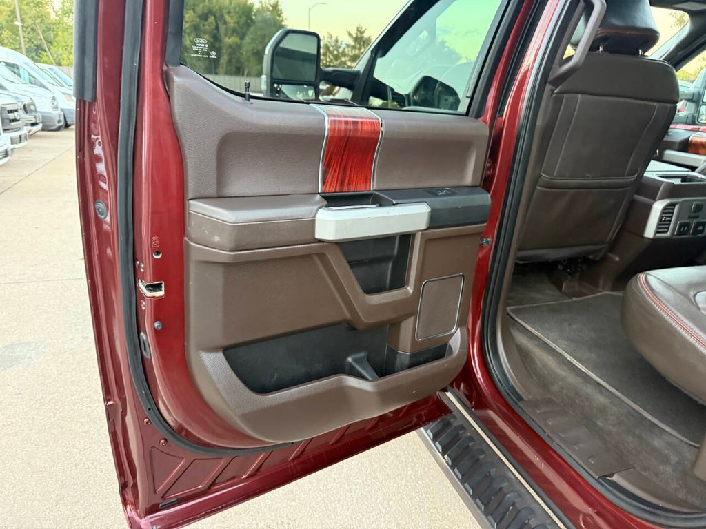 Ford F-150 Vehicle Full-screen Gallery Image 14