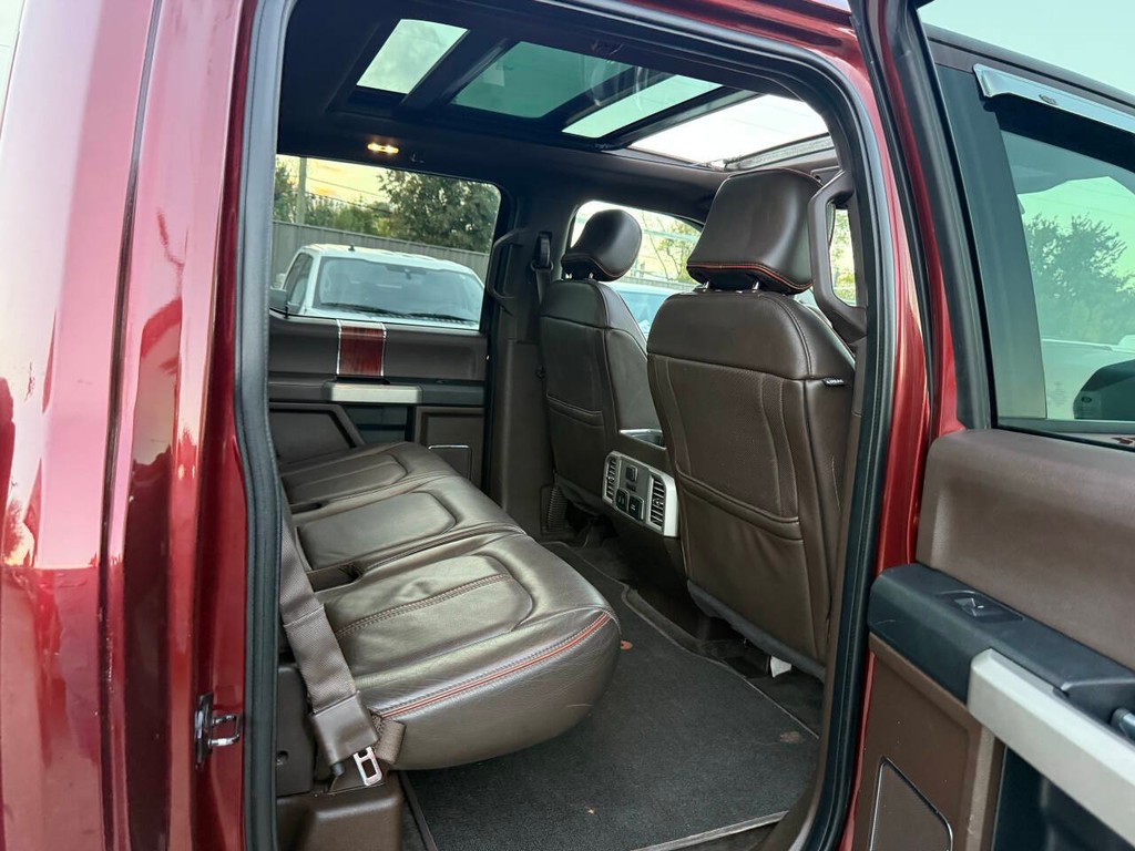 Ford F-150 Vehicle Full-screen Gallery Image 15