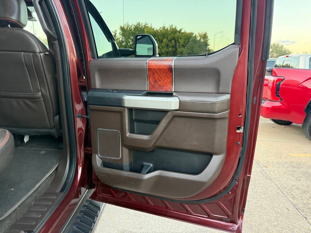 Ford F-150 Vehicle Full-screen Gallery Image 16