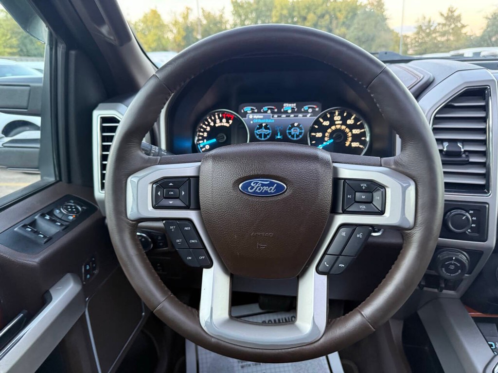 Ford F-150 Vehicle Full-screen Gallery Image 22