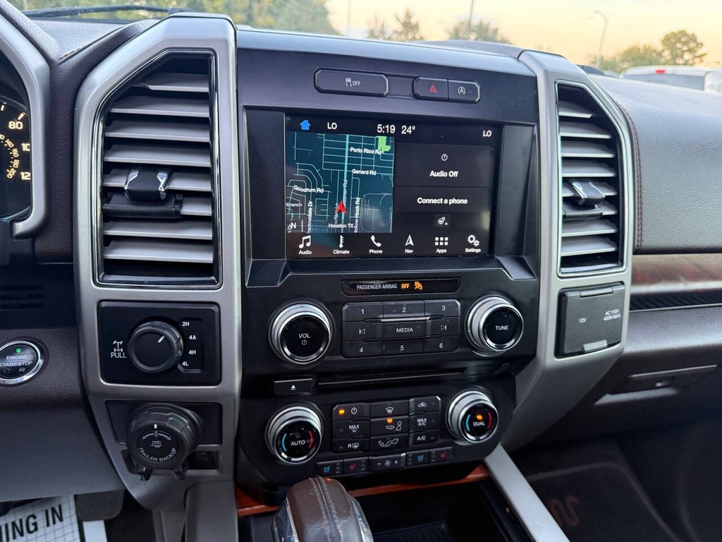 Ford F-150 Vehicle Full-screen Gallery Image 24