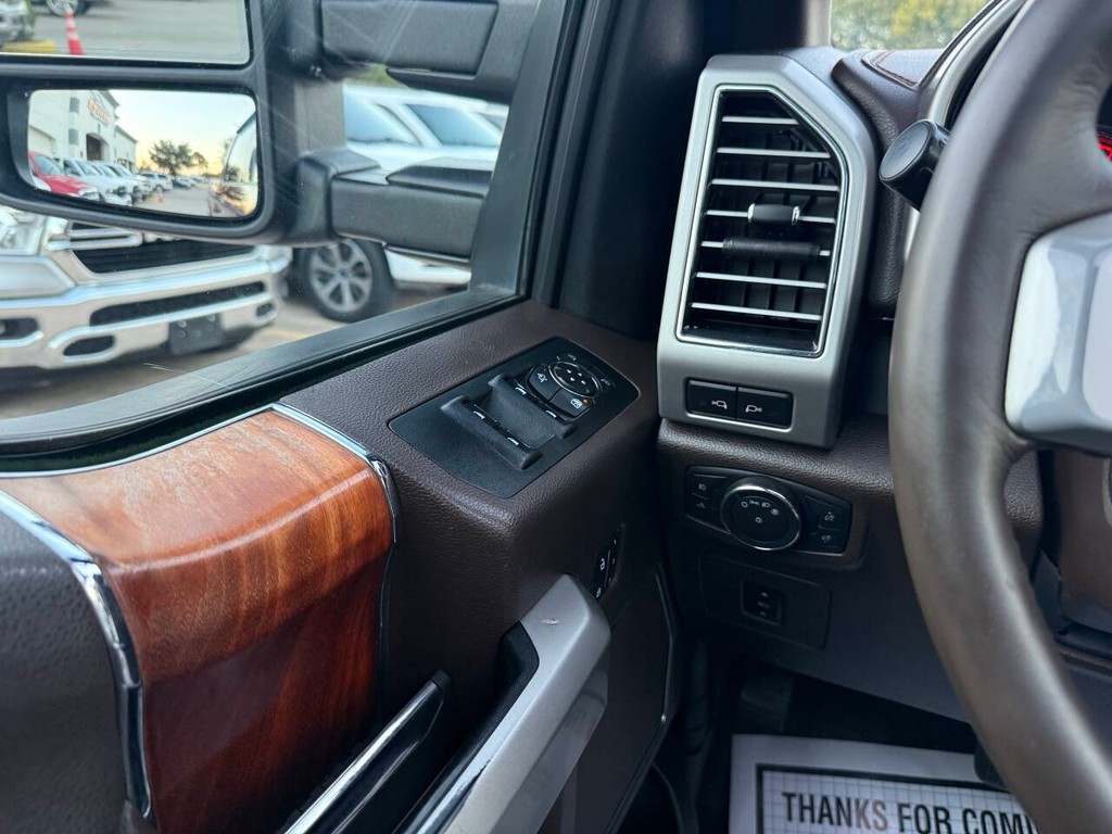 Ford F-150 Vehicle Full-screen Gallery Image 29