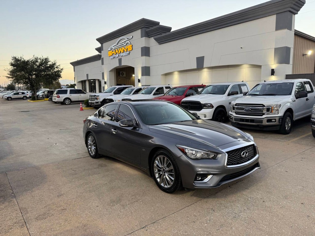 INFINITI Q50 Vehicle Full-screen Gallery Image 02