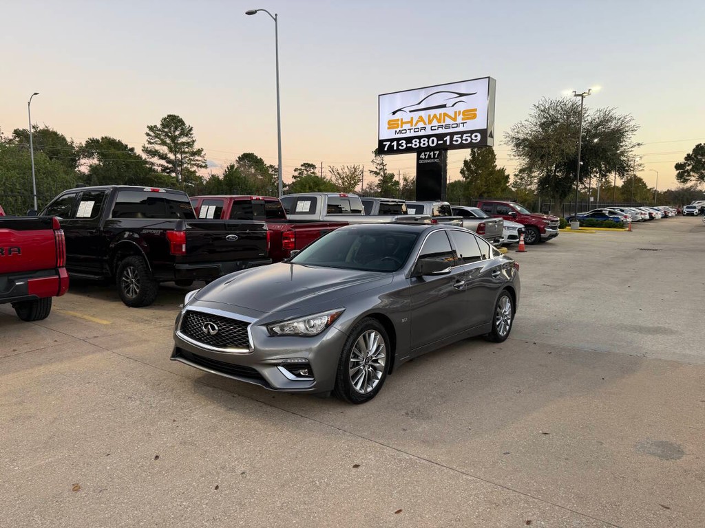 INFINITI Q50 Vehicle Full-screen Gallery Image 03