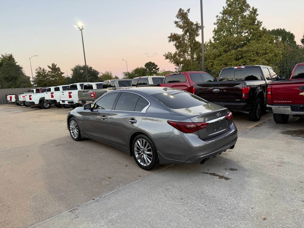 INFINITI Q50 Vehicle Full-screen Gallery Image 04