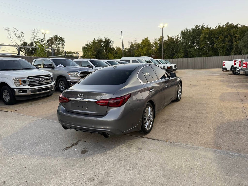 INFINITI Q50 Vehicle Full-screen Gallery Image 05