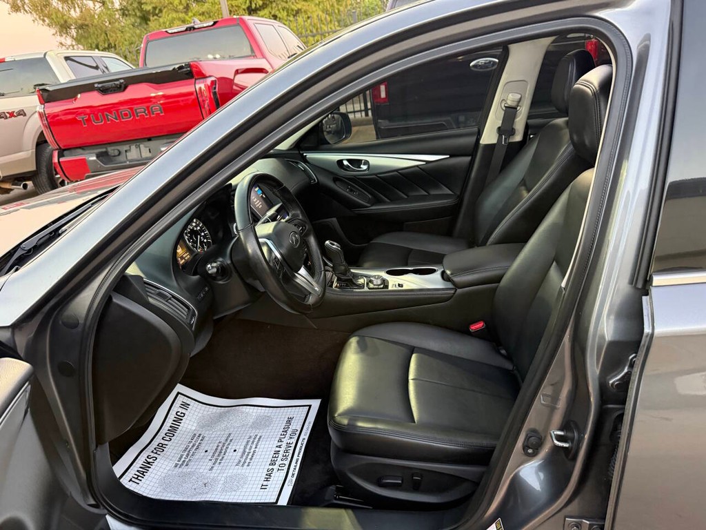 INFINITI Q50 Vehicle Full-screen Gallery Image 07