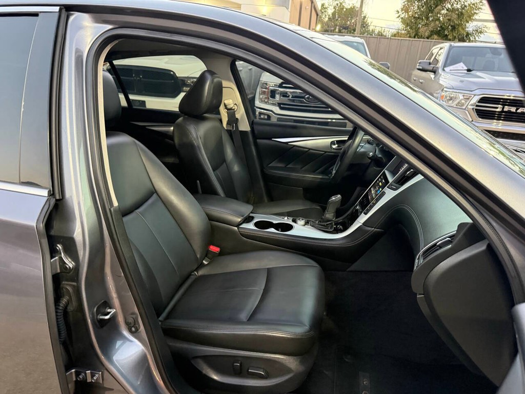 INFINITI Q50 Vehicle Full-screen Gallery Image 10