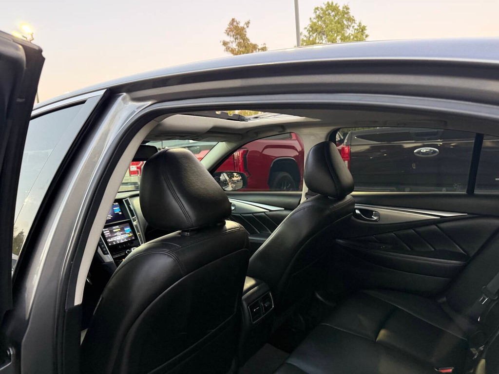 INFINITI Q50 Vehicle Full-screen Gallery Image 12