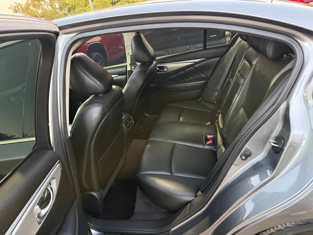 INFINITI Q50 Vehicle Full-screen Gallery Image 13