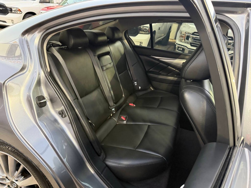 INFINITI Q50 Vehicle Full-screen Gallery Image 15