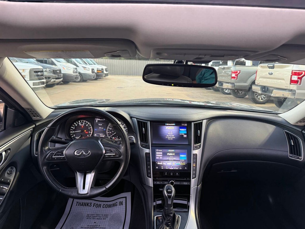 INFINITI Q50 Vehicle Full-screen Gallery Image 17