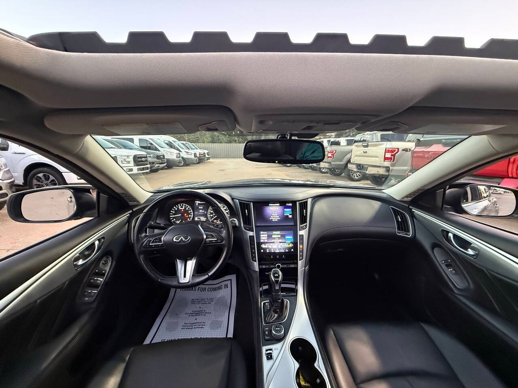 INFINITI Q50 Vehicle Full-screen Gallery Image 18