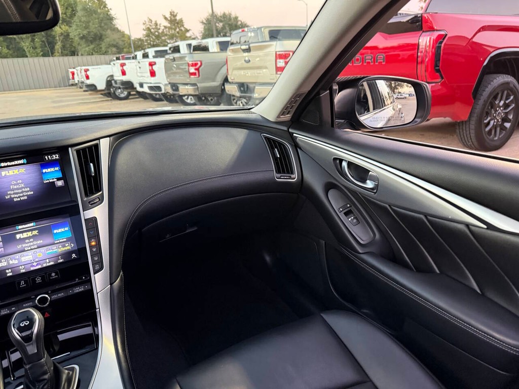 INFINITI Q50 Vehicle Full-screen Gallery Image 20