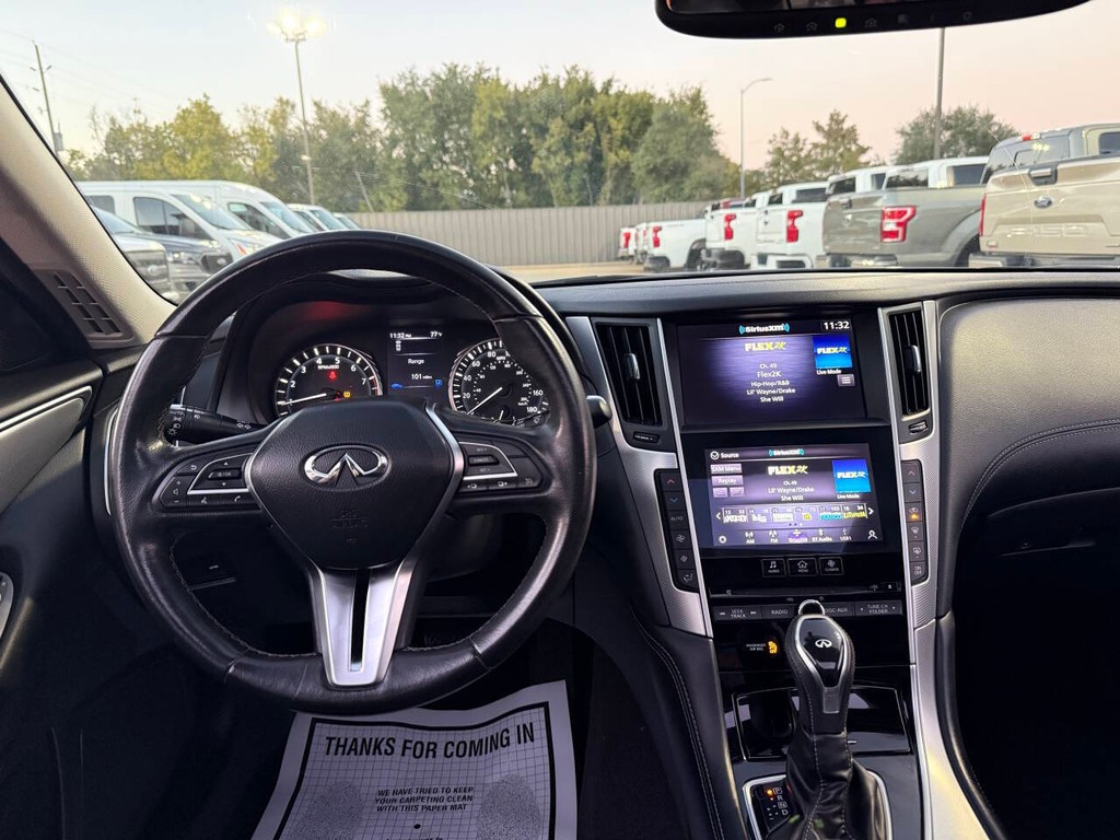 INFINITI Q50 Vehicle Full-screen Gallery Image 21