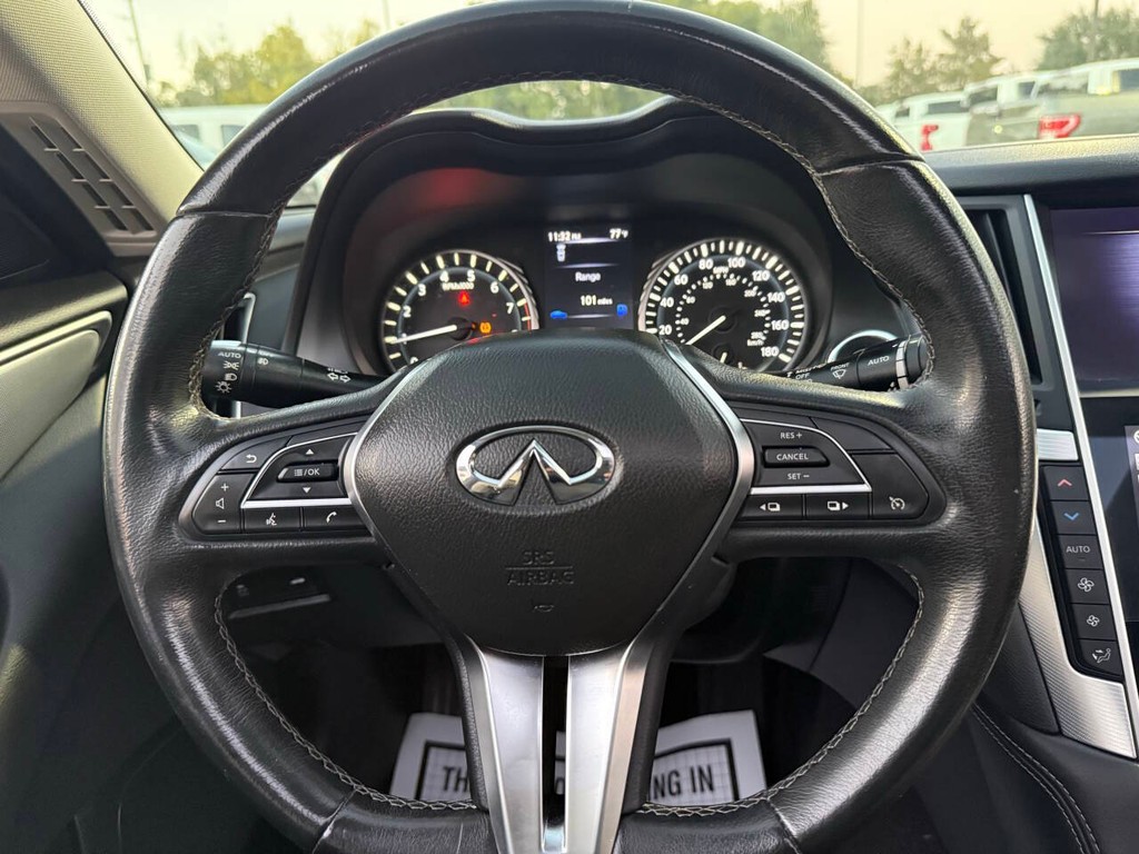 INFINITI Q50 Vehicle Full-screen Gallery Image 23