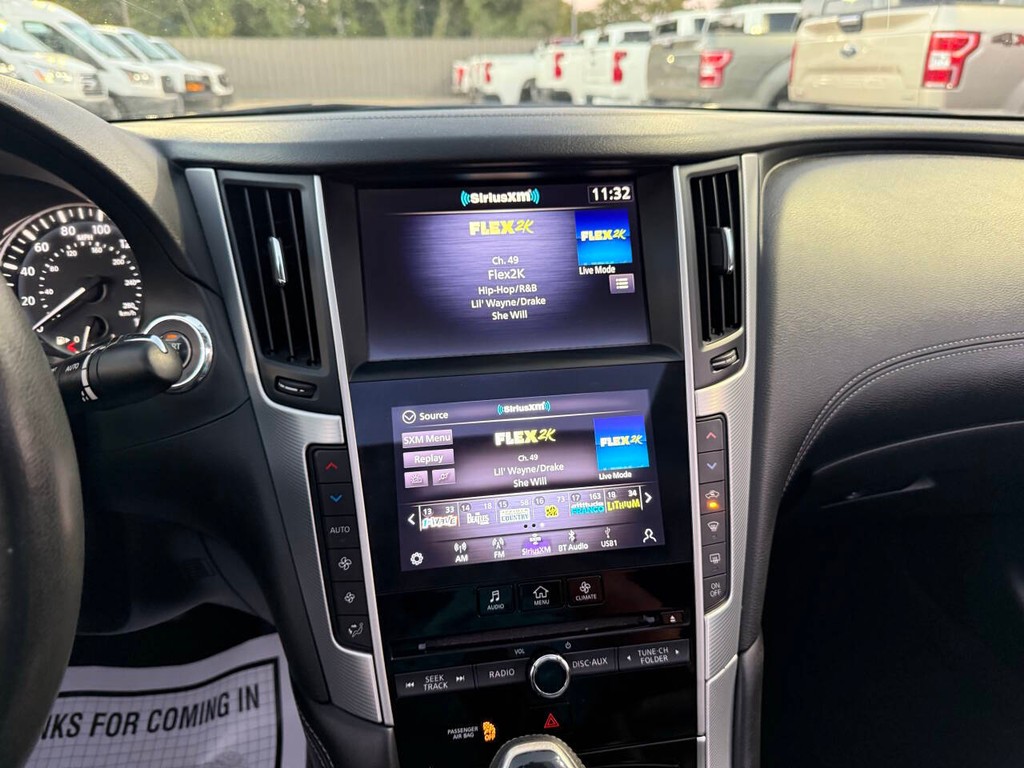 INFINITI Q50 Vehicle Full-screen Gallery Image 24