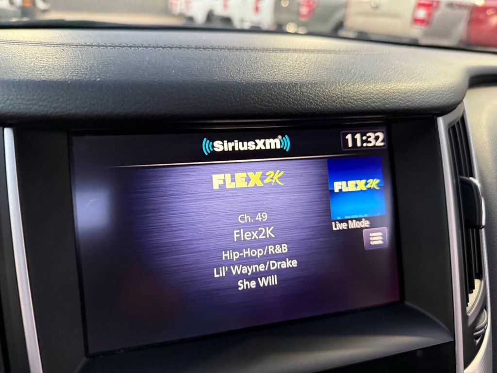 INFINITI Q50 Vehicle Full-screen Gallery Image 25