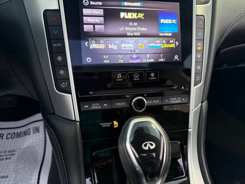 INFINITI Q50 Vehicle Full-screen Gallery Image 28