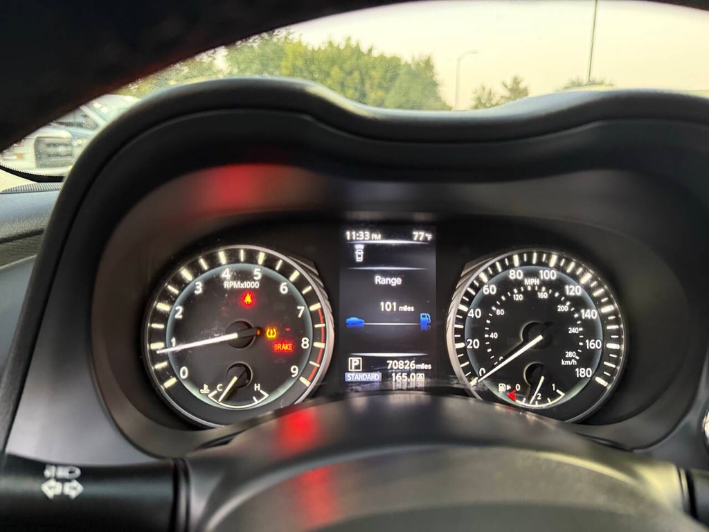 INFINITI Q50 Vehicle Full-screen Gallery Image 32