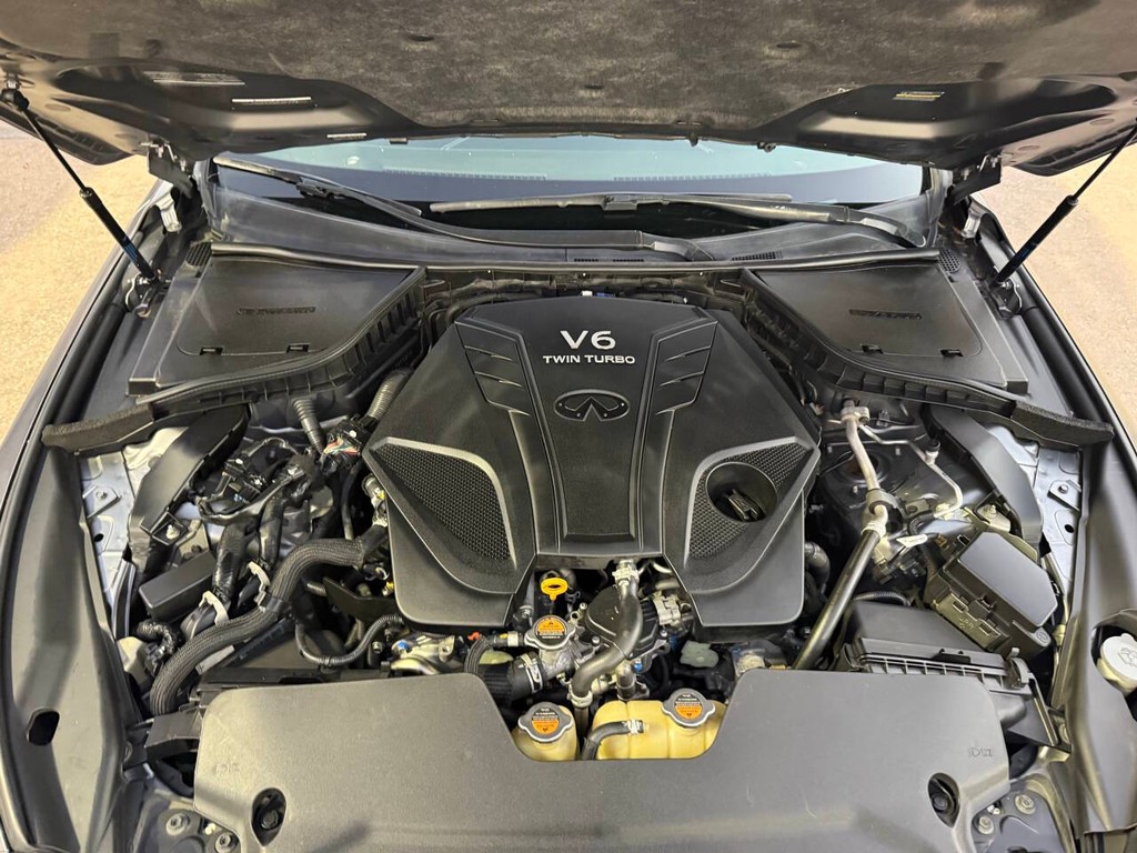 INFINITI Q50 Vehicle Full-screen Gallery Image 35